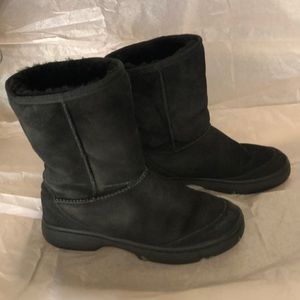 Women’s UGG boots short classic black